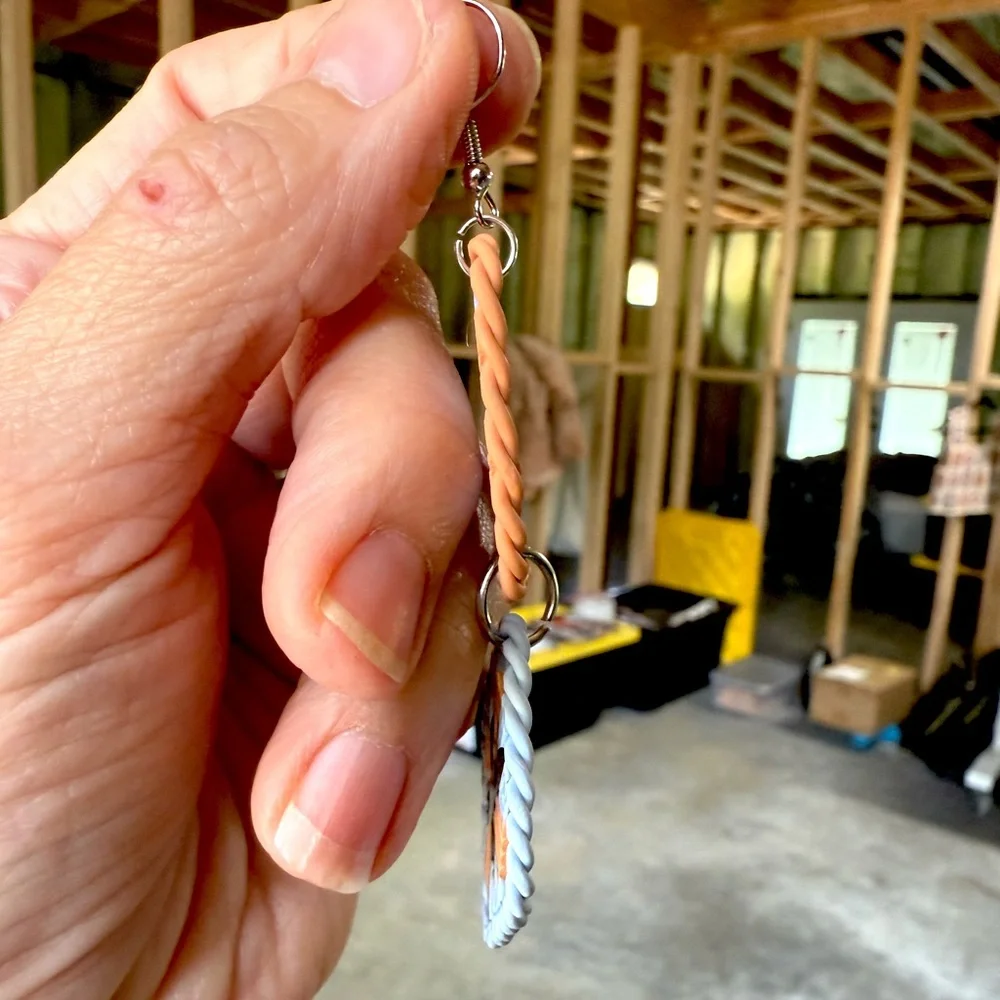 Handmade granny square earrings - Picture 4 of 4